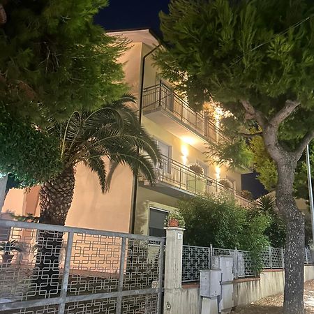Pensione Vagnozzi Гротамаре Екстериор снимка